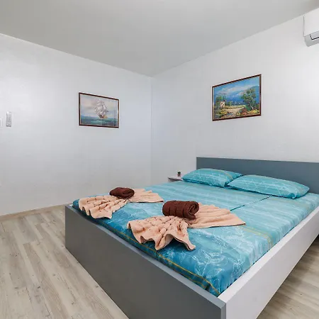 Apartamento Traumhaftes Direkt An Der Strandpromenade Mit Vielen Palmen