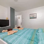 Traumhaftes Direkt An Der Strandpromenade Mit Vielen Palmen *