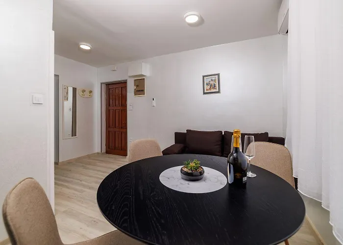 Traumhaftes Direkt An Der Strandpromenade Mit Vielen Palmen Lägenhet Crikvenica