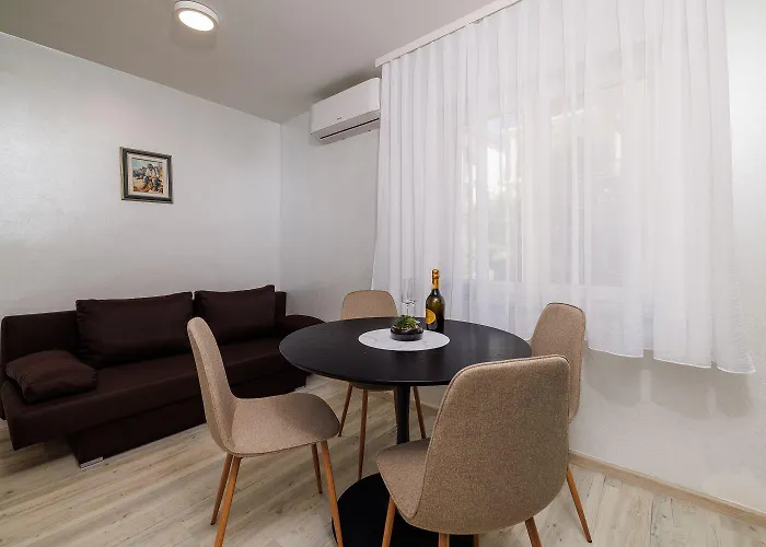 Apartamento Traumhaftes Direkt An Der Strandpromenade Mit Vielen Palmen