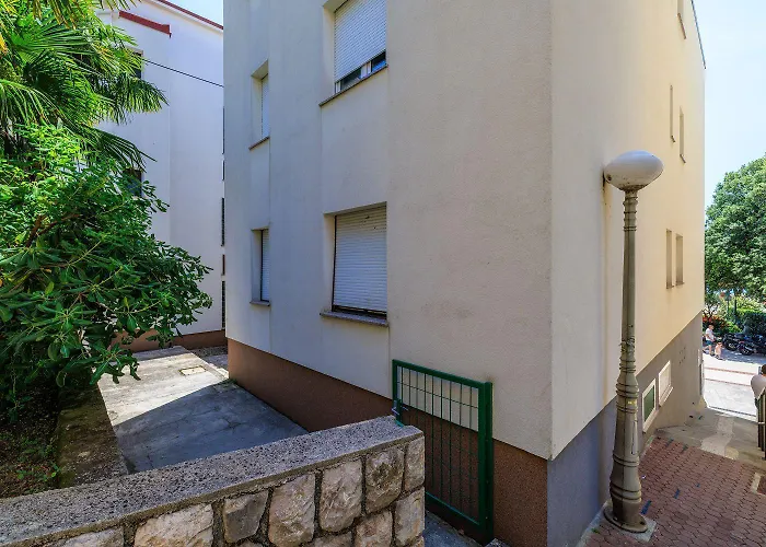 Traumhaftes Direkt An Der Strandpromenade Mit Vielen Palmen Lägenhet Crikvenica