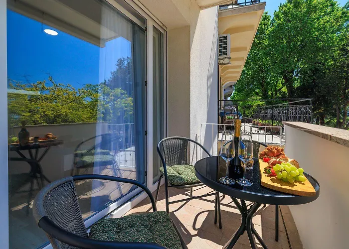 Traumhaftes Direkt An Der Strandpromenade Mit Vielen Palmen * Crikvenica