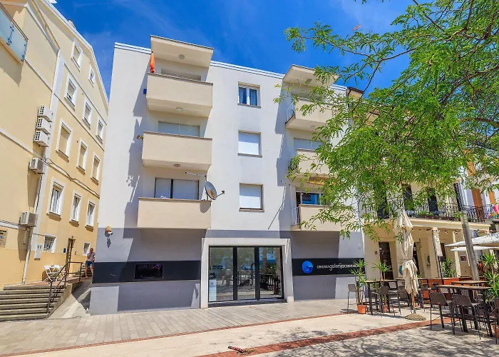 Traumhaftes Direkt An Der Strandpromenade Mit Vielen Palmen Crikvenica