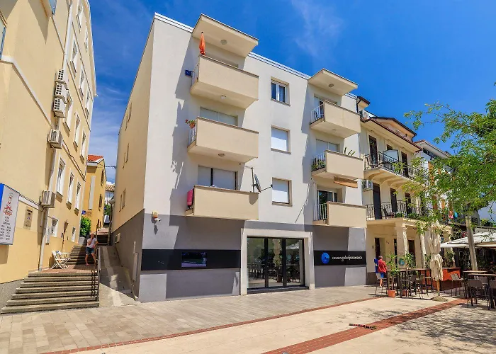 Traumhaftes Direkt An Der Strandpromenade Mit Vielen Palmen *